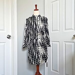 Venus Silk-like Dress Side Pockets and Zip 3/4 Sleeve Size 4 Work Career